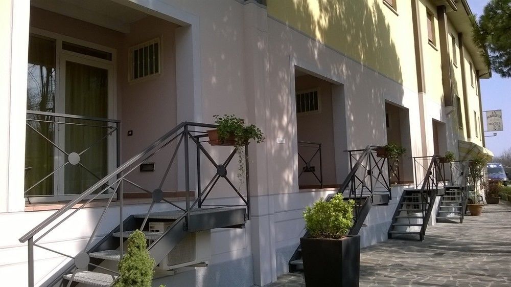 Hotel La Passeggiata Desenzano del Garda Exterior foto